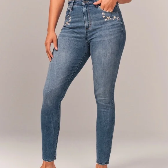 Abercrombie & Fitch Curve Love High Rise Super Skinny Ankle Jeans - Picture 2 of 13